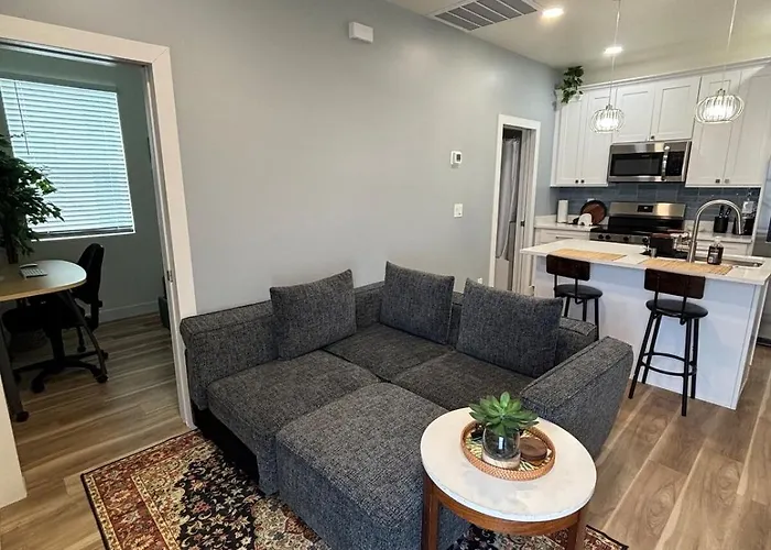 Modern Downtown 1br With Private Garage