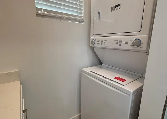 Apartment Modern Downtown 1br With Private Garage *